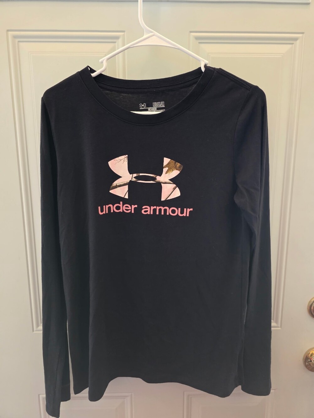 Women's Under Armour Black Long Sleeve Tee with Pink Camo Logo Size Medium